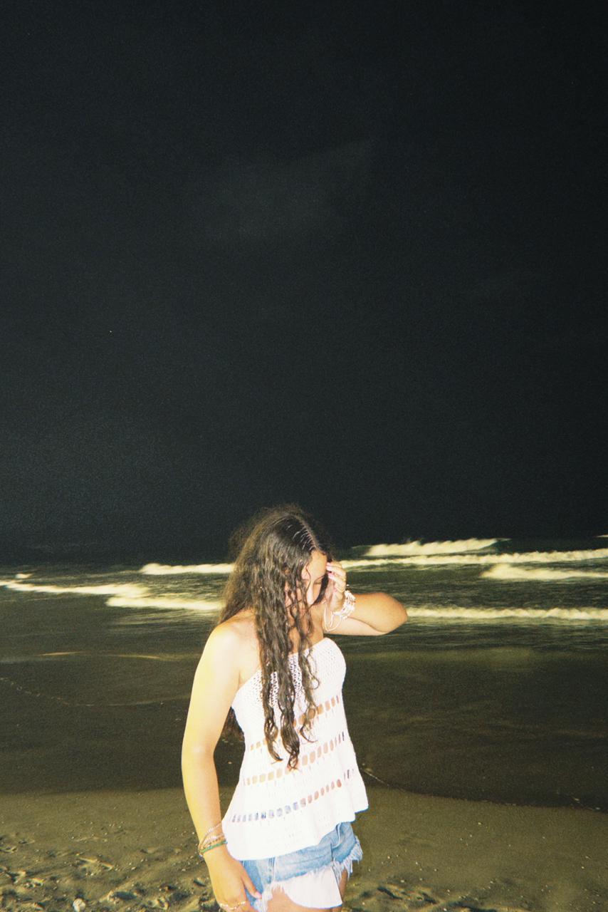 Alma en la playa de noche
